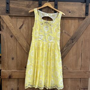 Plenty Of Dresses Yellow Floral Lace Keyhole Cutout Open back Fit Flare Sz 10